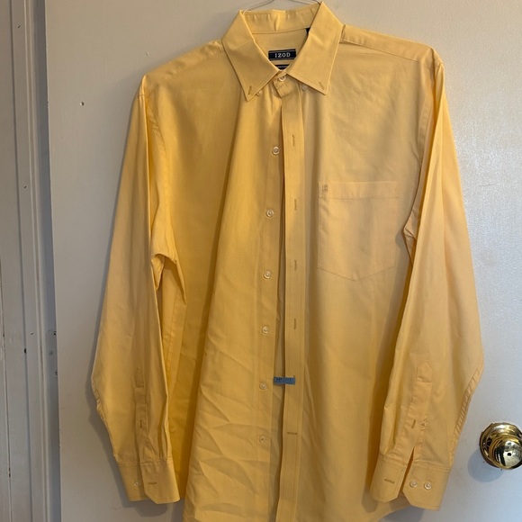 IZOD Men's Buttery Yellow Dress Shirt - Picture 2 of 4